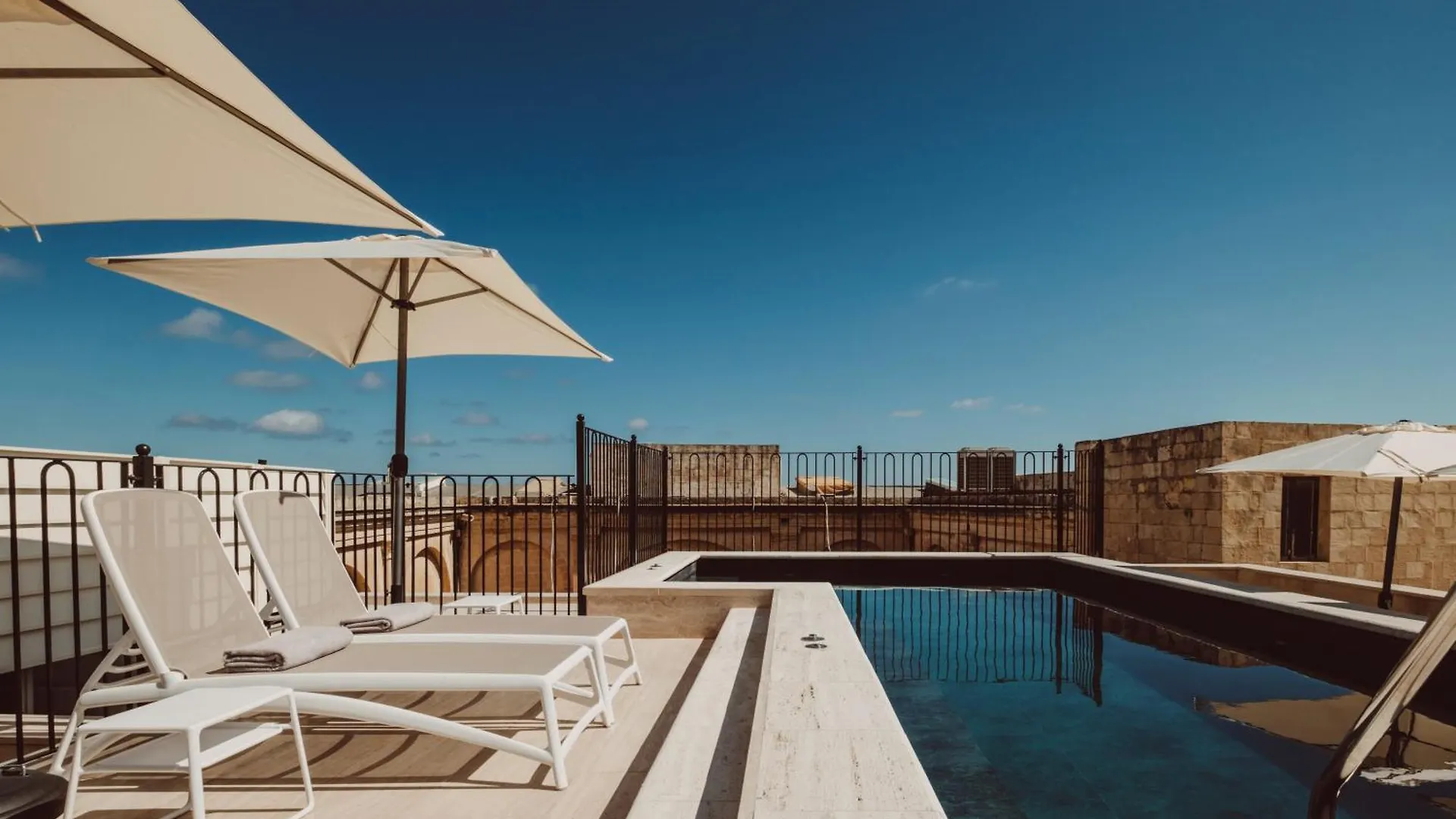Hotel San Karlu La La Valletta 3*,  Malta
